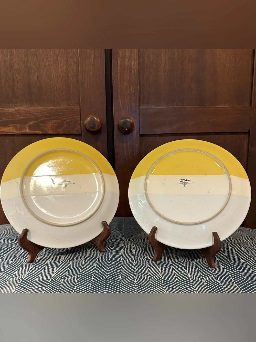 Room Essentials • set of 2 plates • unique design • stoneware • ceramic